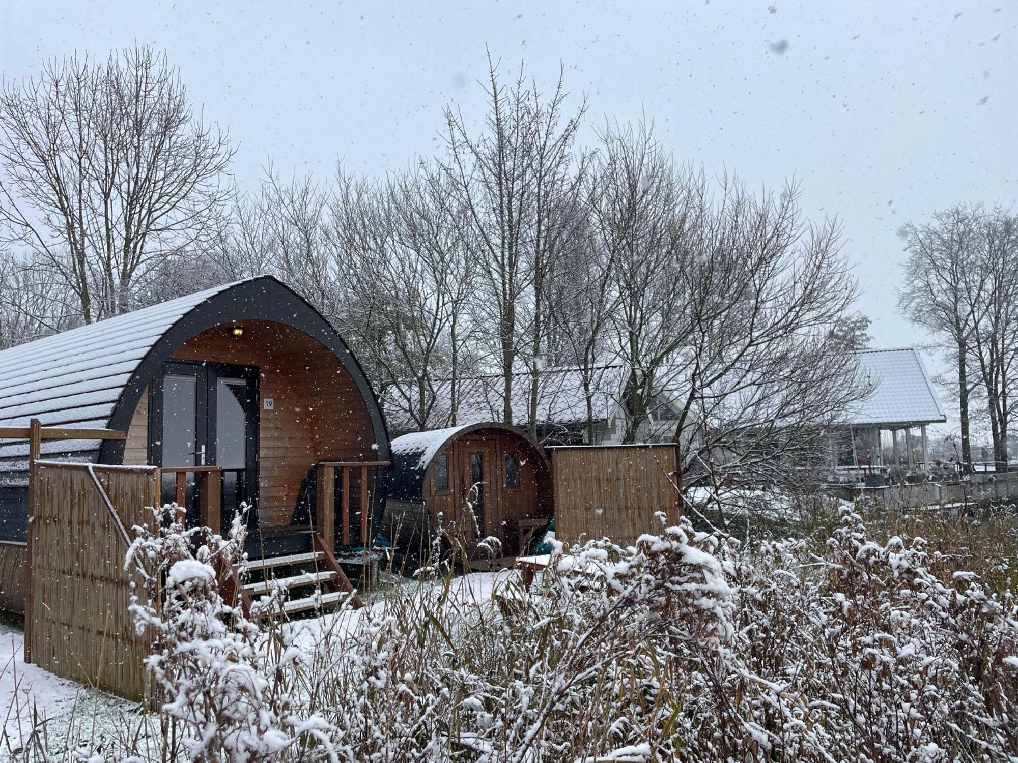 Pod Hotelkamer Aan Het Water Dokkum Exterior foto